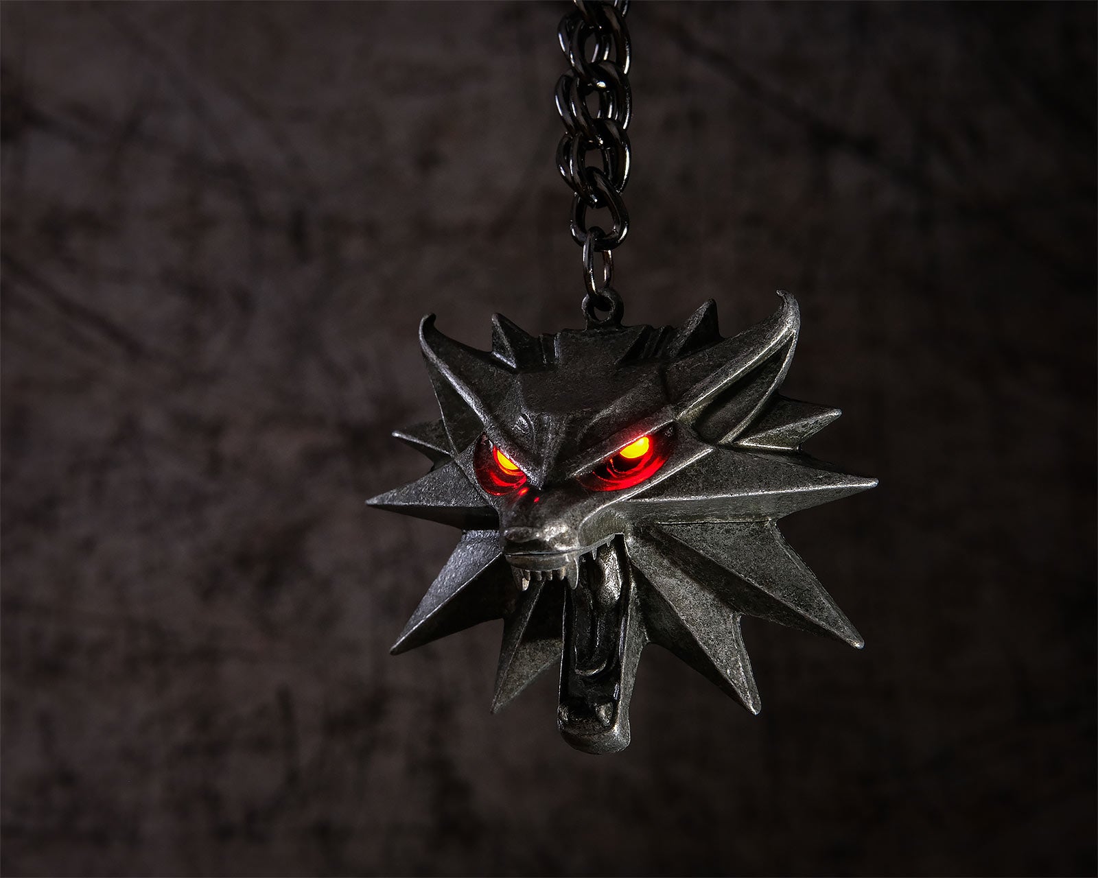 Produktbild Witcher - Wild Hunt Medaillon mit LED Augen