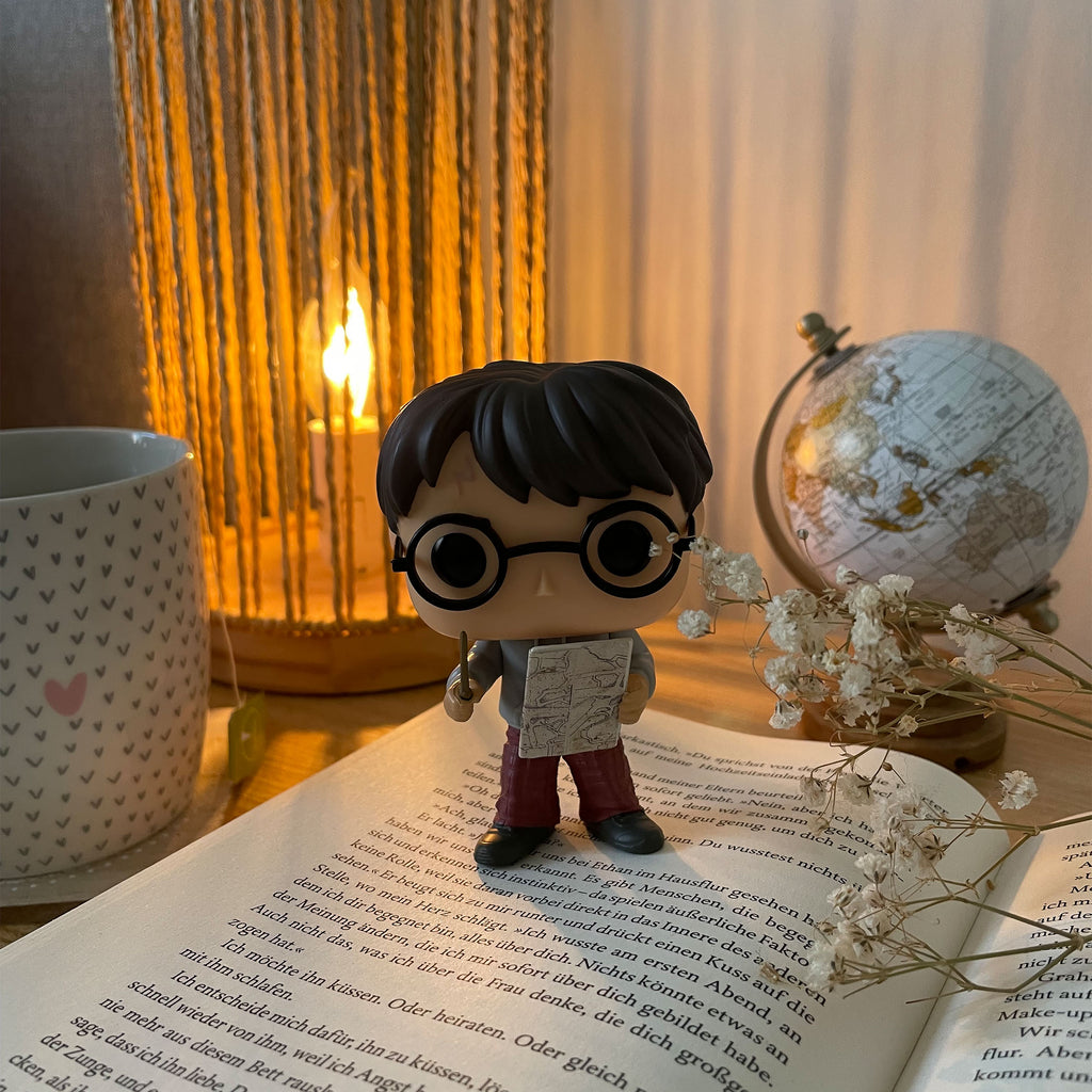 Produktbild Harry Potter mit Karte des Rumtreibers Funko Pop Figur