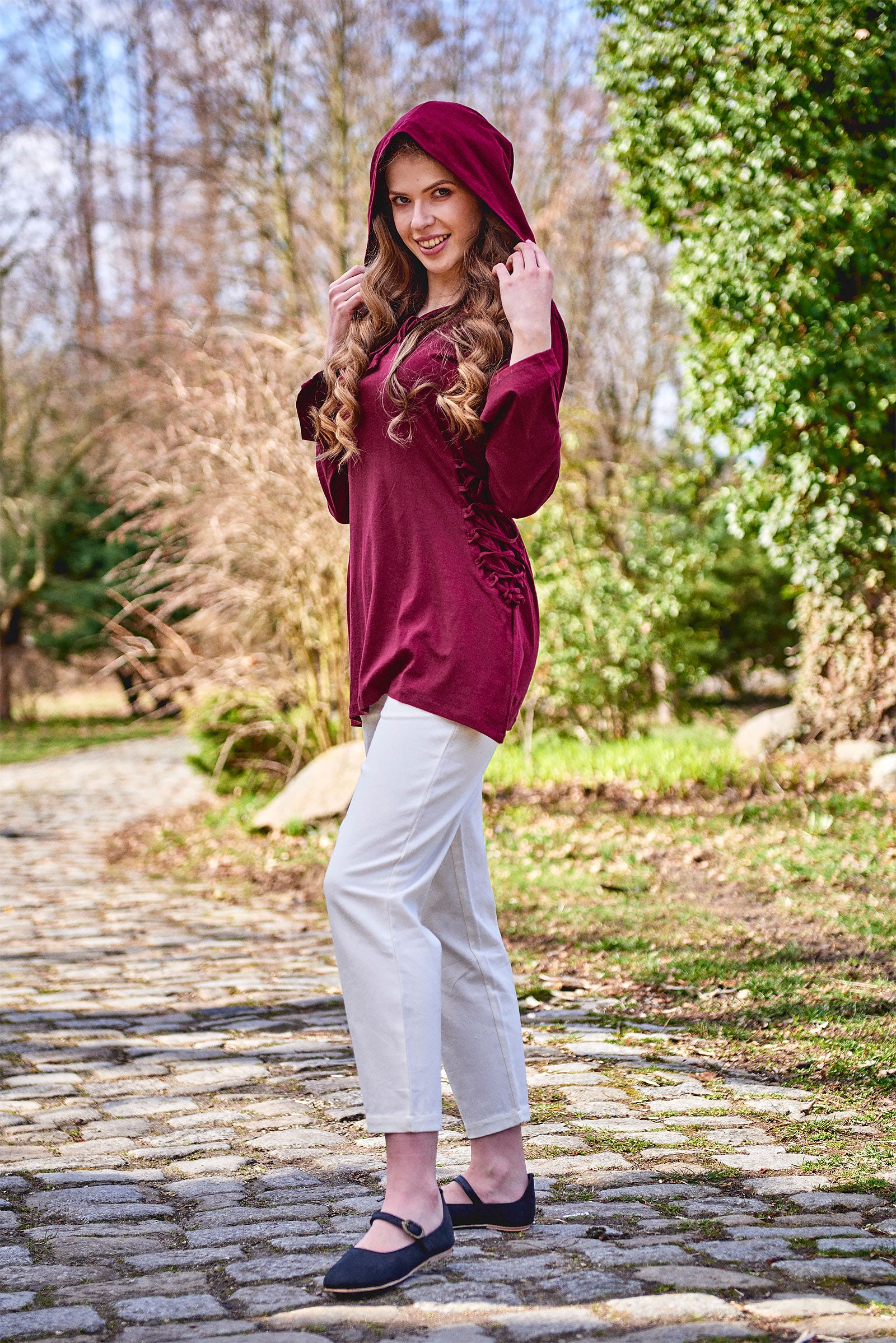 Produktbild Mittelalter Bluse Lea mit Kapuze rot