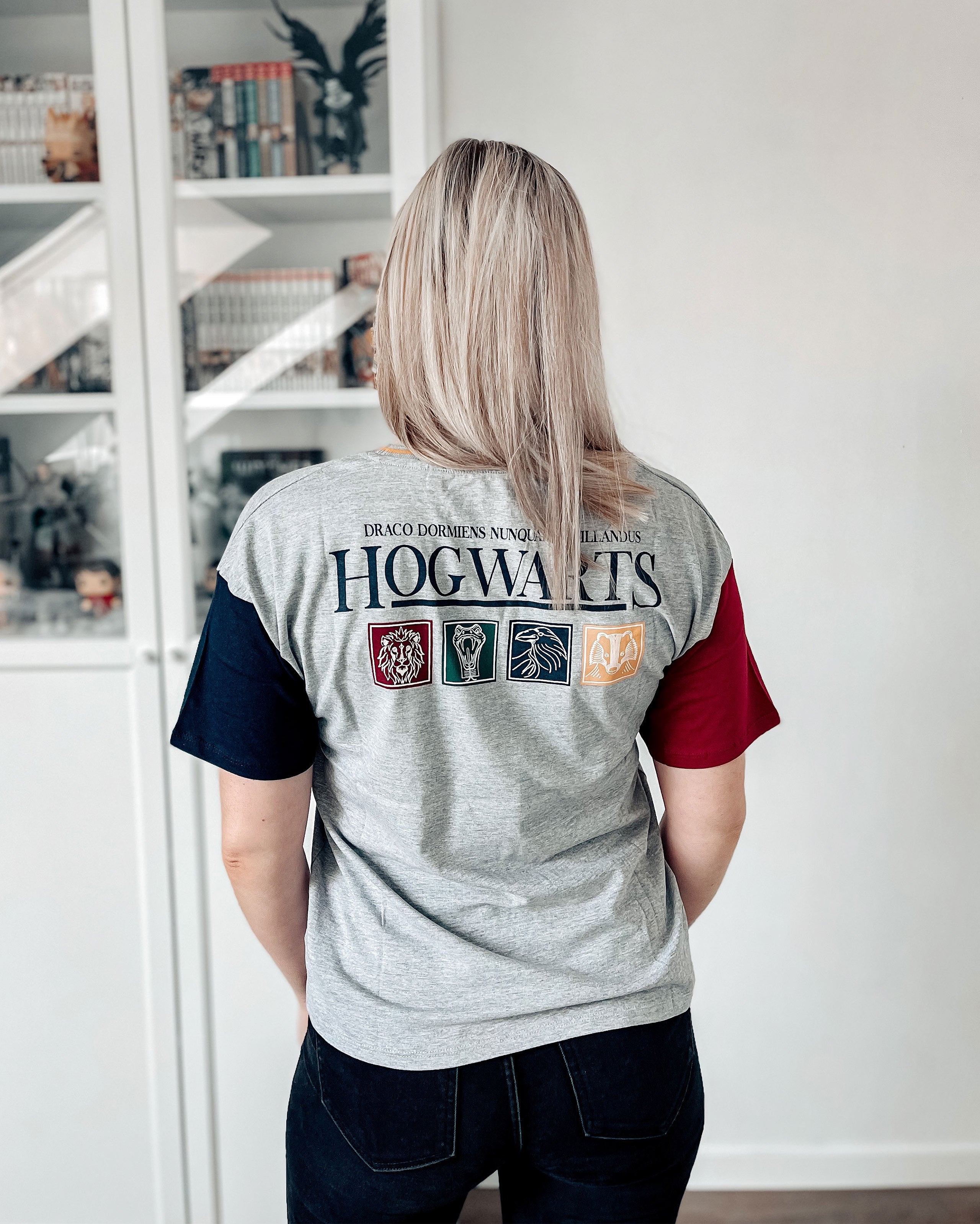 Produktbild Harry Potter - Hogwarts Crop Top Damen grau