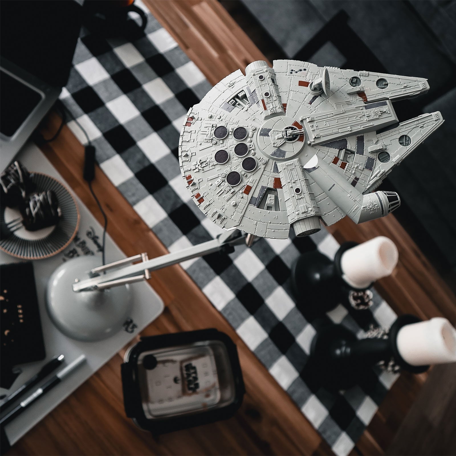 Produktbild Star Wars - Millennium Falcon Tischlampe