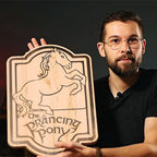 Produktbild Der Herr der Ringe - Zum Tänzelnden Pony Schneidebrett Buche