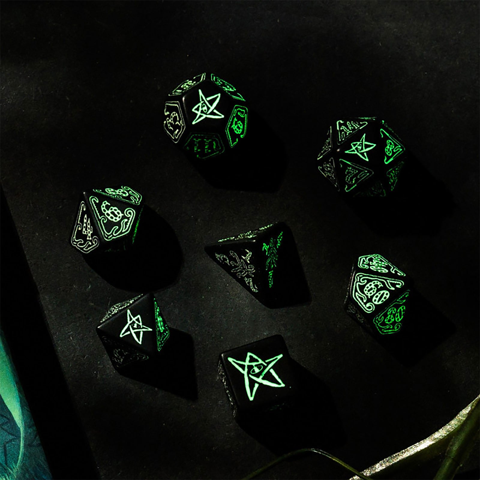 Produktbild Call of Cthulhu Glow in the Dark RPG Würfel Set 7tlg schwarz