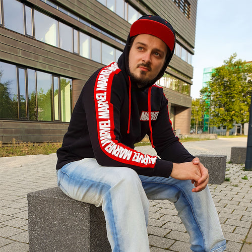 Produktbild Marvel - Logo Hoodie mit Ärmelprint schwarz