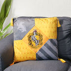 Produktbild Harry Potter - Hufflepuff Kissen mit Quasten deluxe