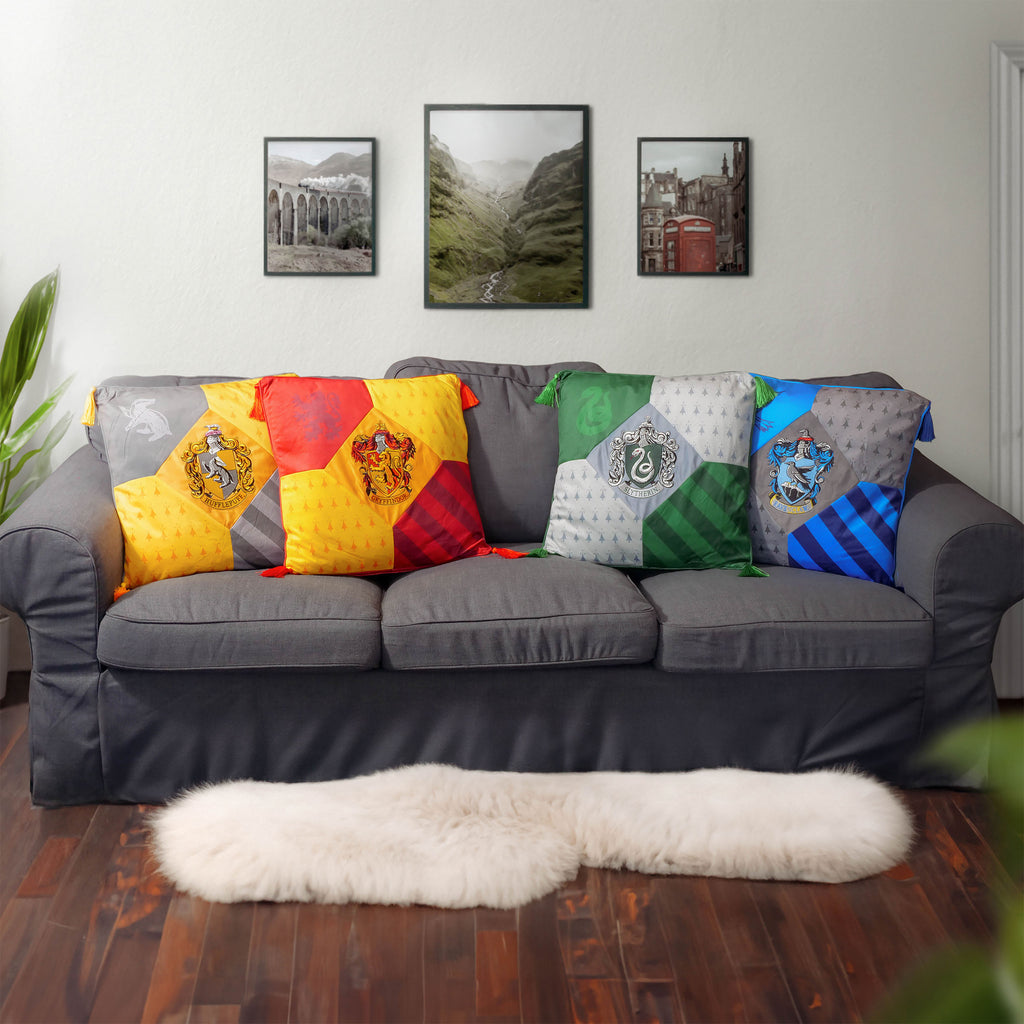 Produktbild Harry Potter - Hufflepuff Kissen mit Quasten deluxe