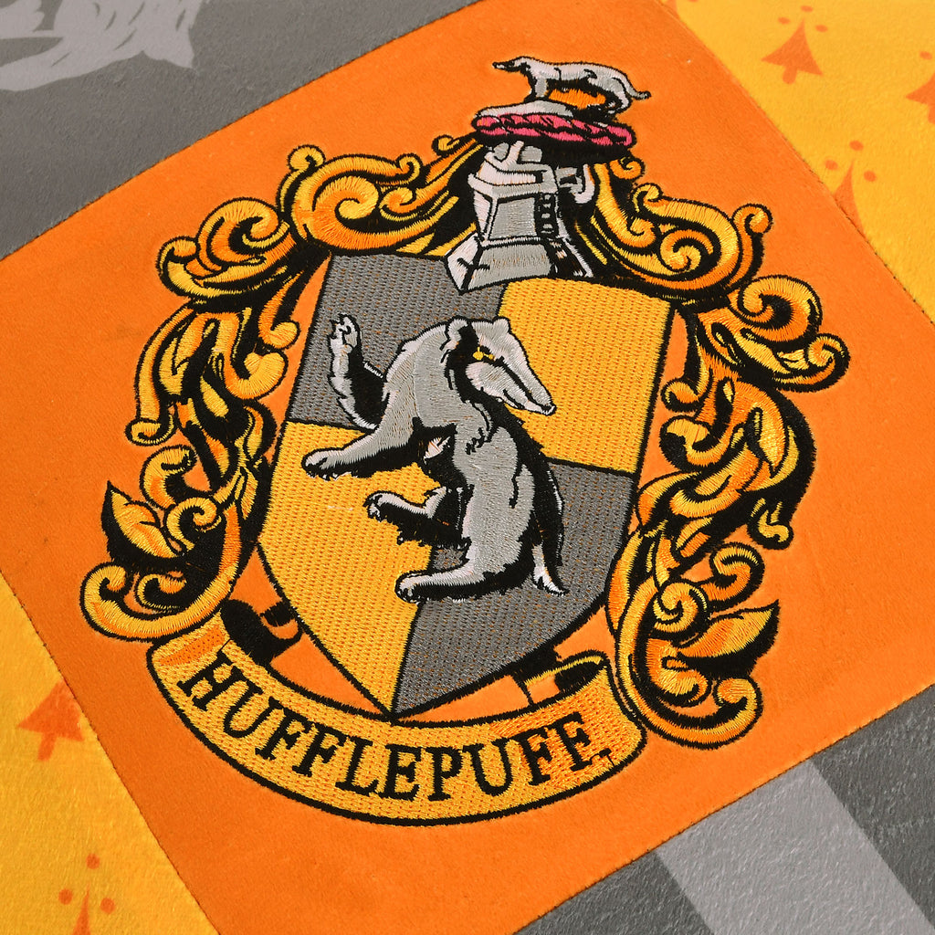 Produktbild Harry Potter - Hufflepuff Kissen mit Quasten deluxe