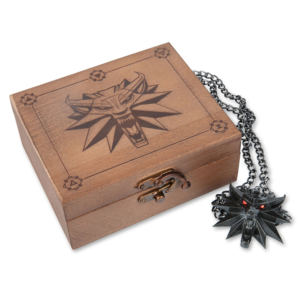 Produktbild Witcher - Wild Hunt Medaillon mit LED Augen in Geschenkbox