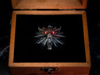 Produktbild Witcher - Wild Hunt Medaillon mit LED Augen in Geschenkbox