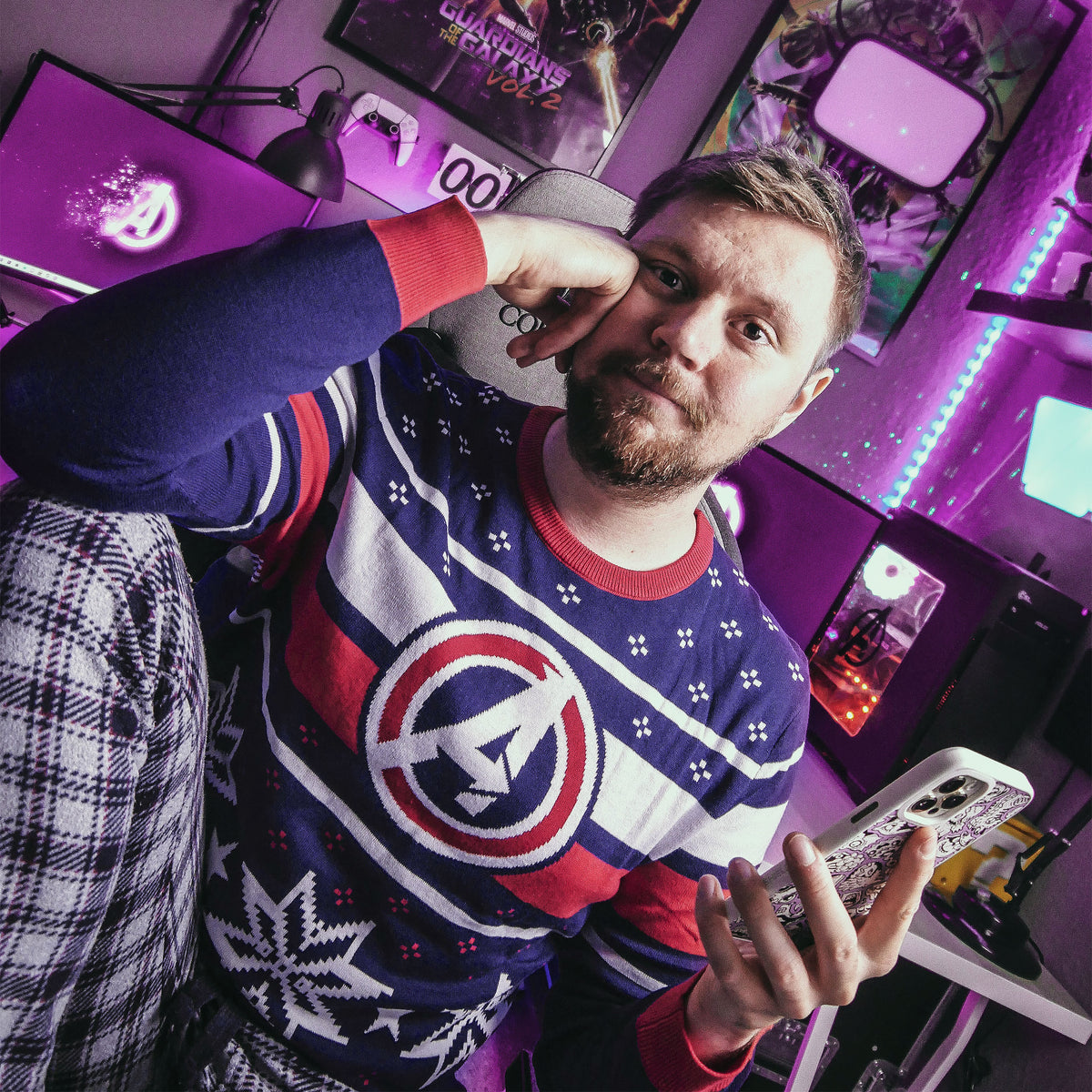 Produktbild Avengers - Logo Strickpullover