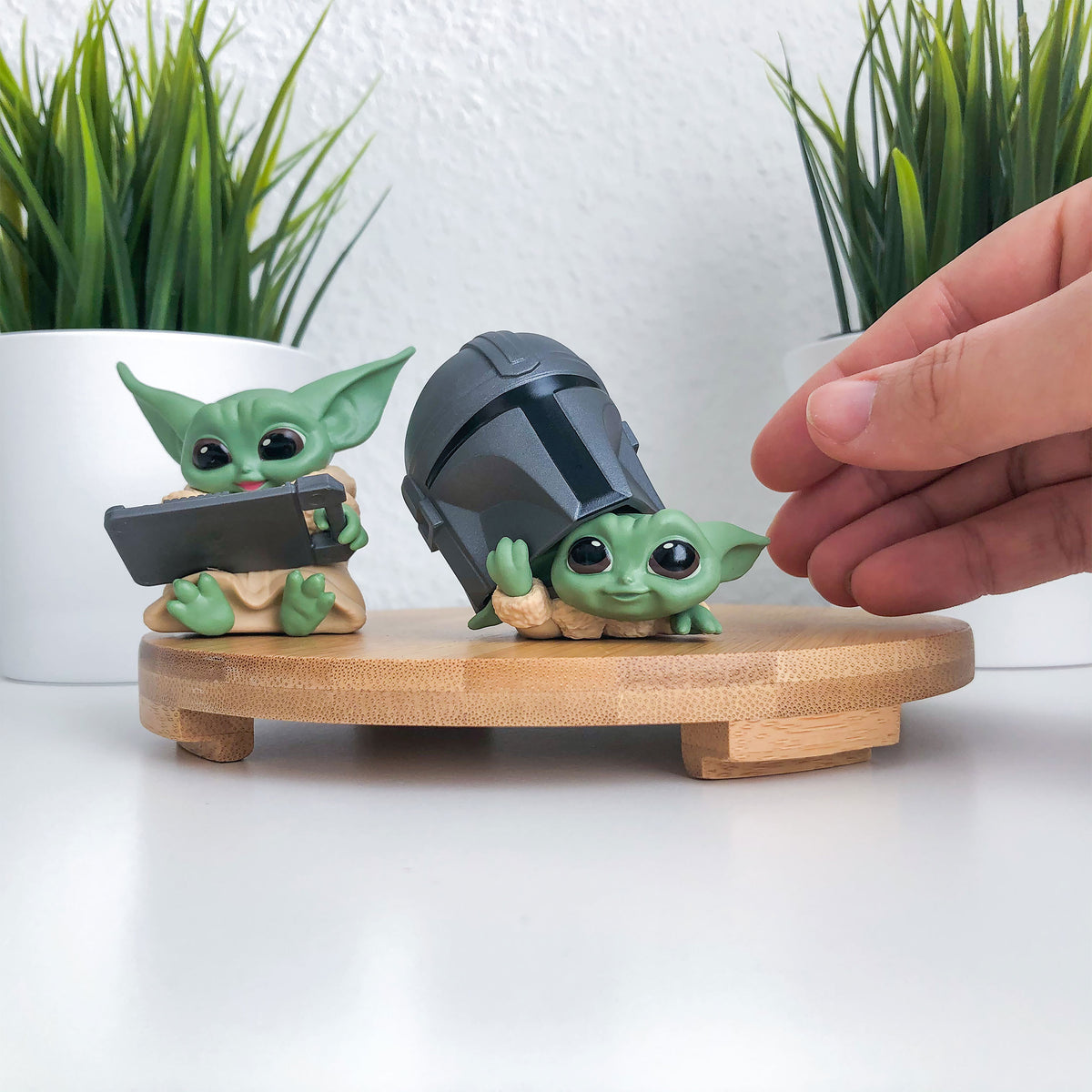 Produktbild Grogu mit Helm und Tablet Mini-Figuren-Set - Star Wars The Mandalorian