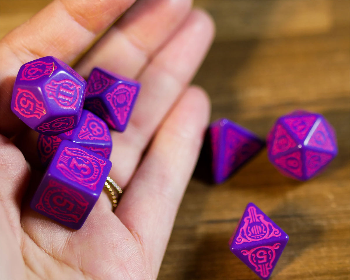 Produktbild Witcher - Dandelion Conqueror of Hearts RPG Würfel Set 7tlg mit Sammlermünze