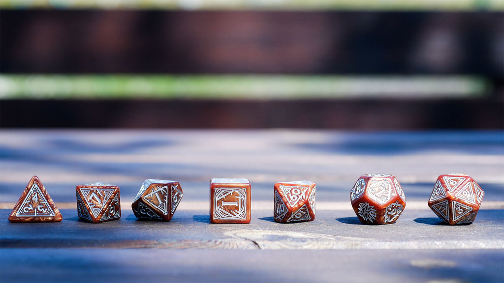 Produktbild Witcher - Geralt Monster Slayer RPG Würfel Set 7tlg mit Sammlermünze
