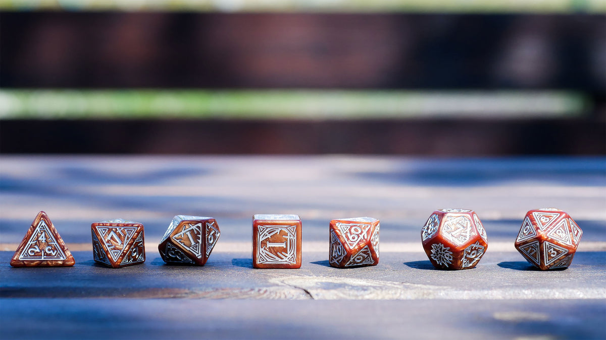 Produktbild Witcher - Geralt Monster Slayer RPG Würfel Set 7tlg mit Sammlermünze
