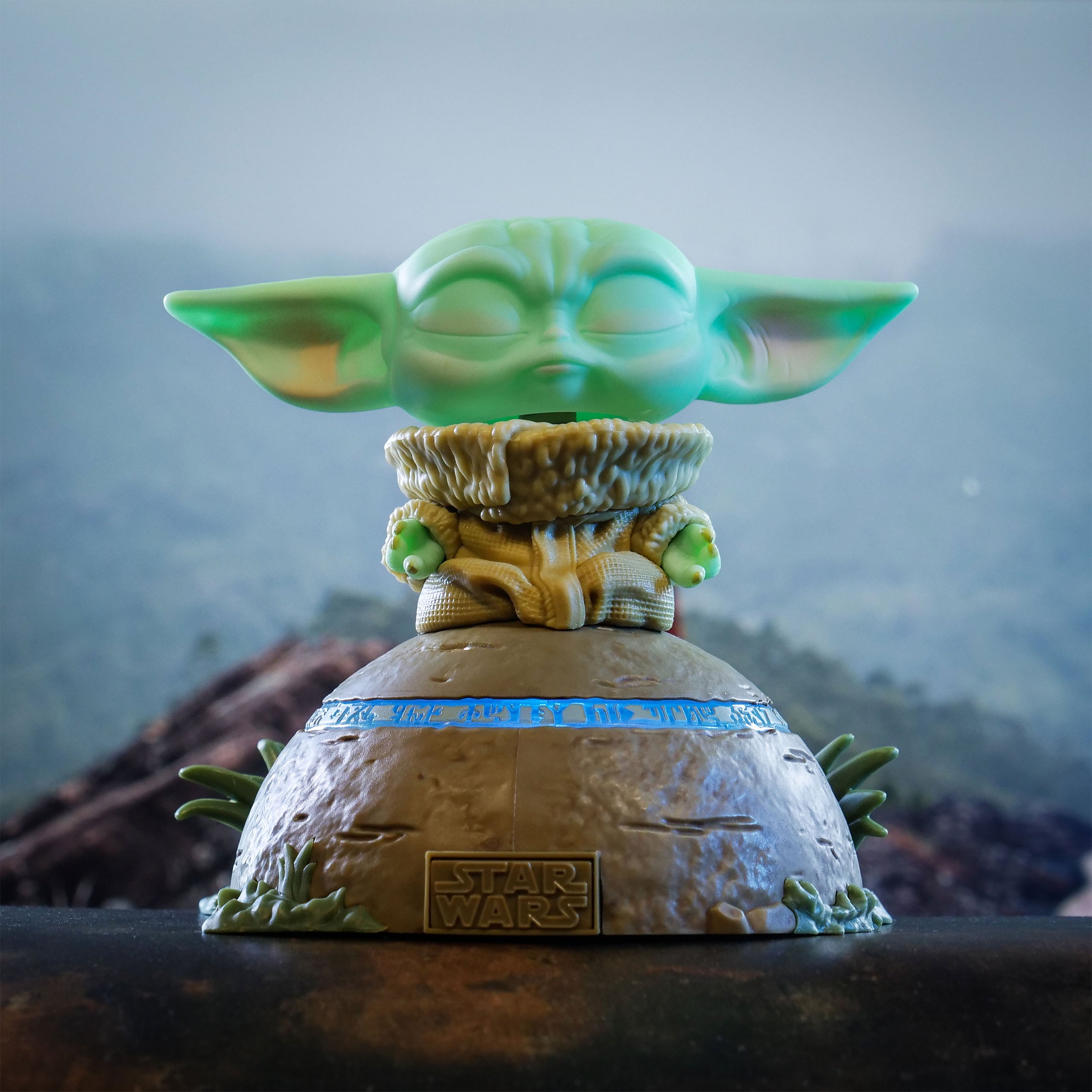 Produktbild Grogu Using the Force Funko Pop Figur mit Licht- und Soundeffekten - Star Wars The Mandalorian
