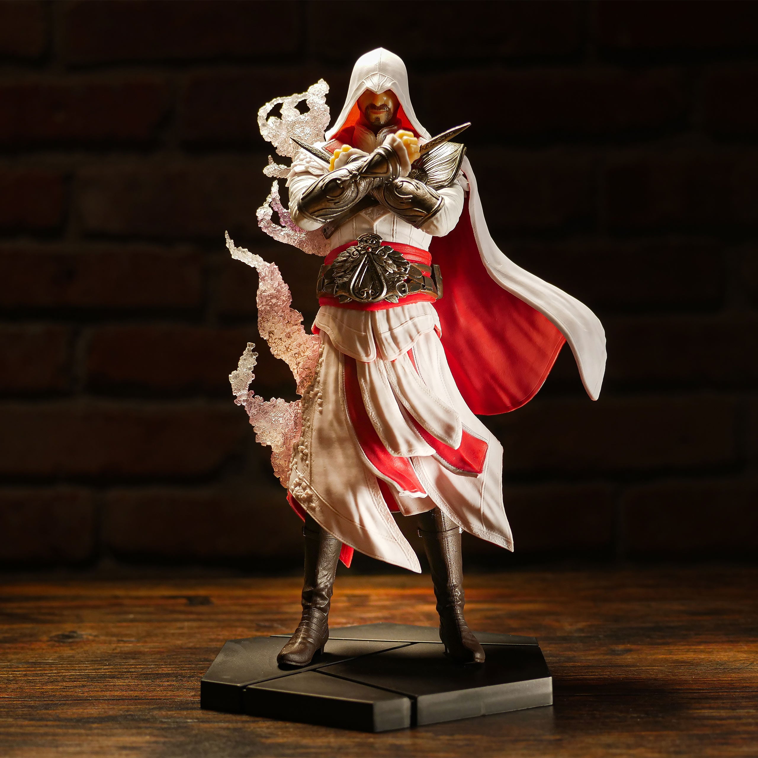 Produktbild Assassin's Creed - Meister-Assassine Ezio Figur 25 cm