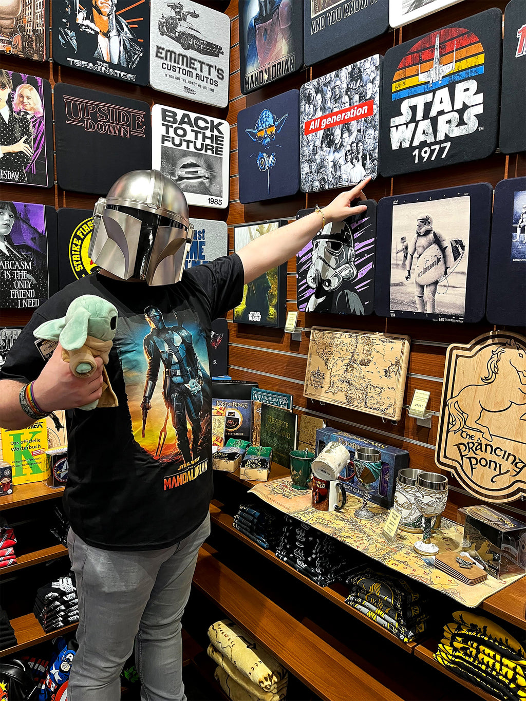 Produktbild Through The Galaxy T-Shirt schwarz - Star Wars Mandalorian