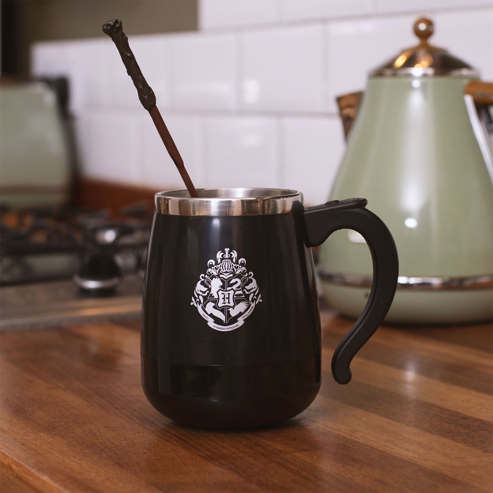 Produktbild Harry Potter - Hogwarts Tasse mit Rührfunktion und Zauberstab