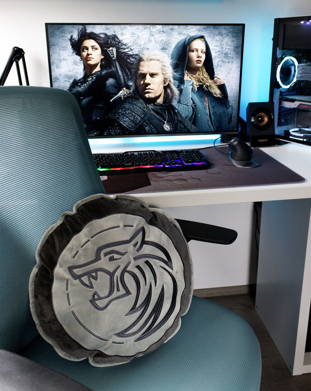 Product image Witcher - Wolf School Plush Pillow