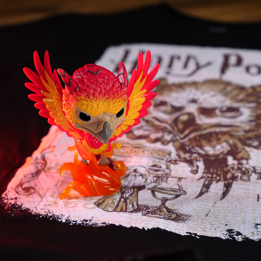Produktbild Fawkes T-Shirt mit Funko Pop Glow in the Dark Figur - Harry Potter