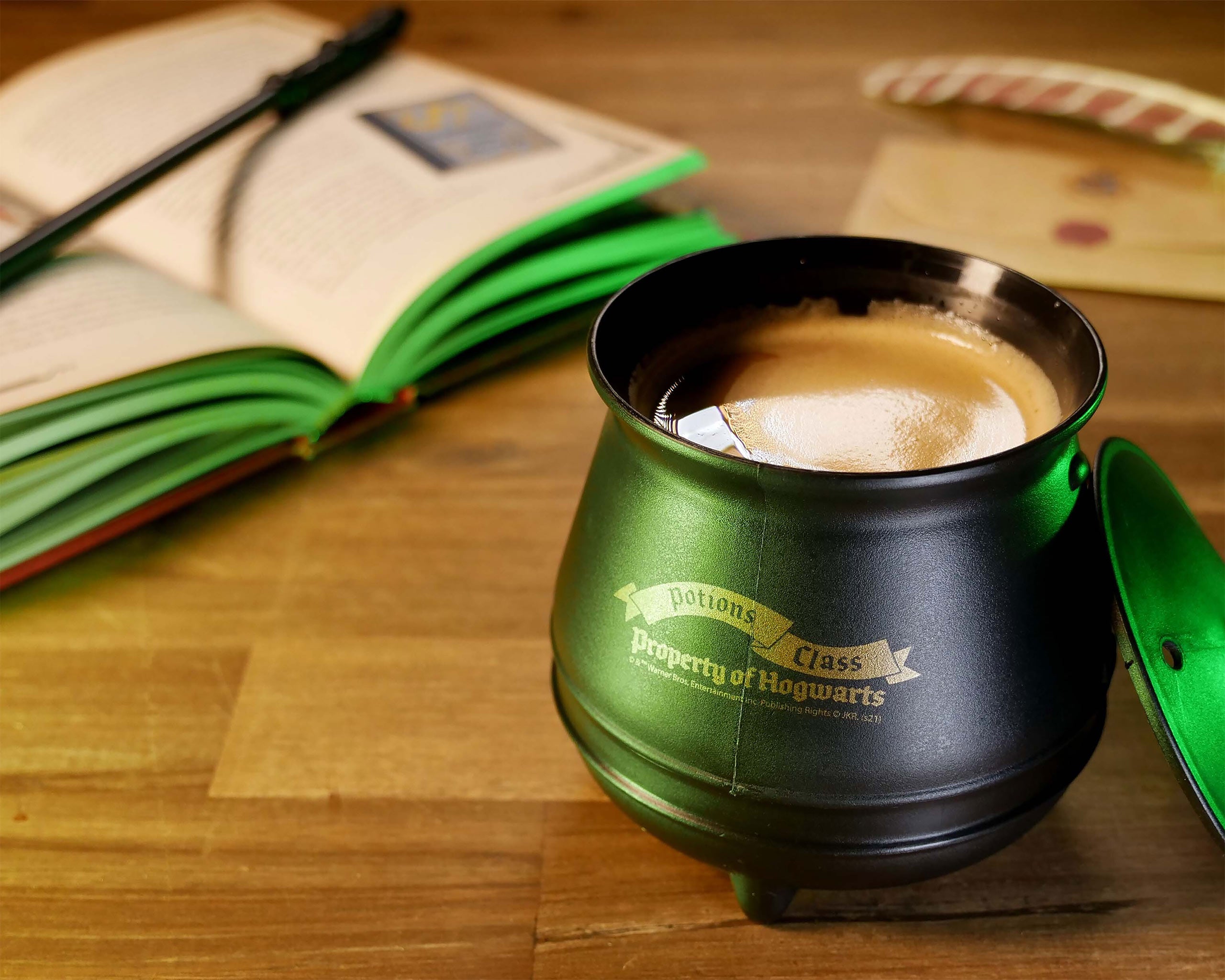 Produktbild Harry Potter - Zauberkessel Tasse mit Rührfunktion und Deckel