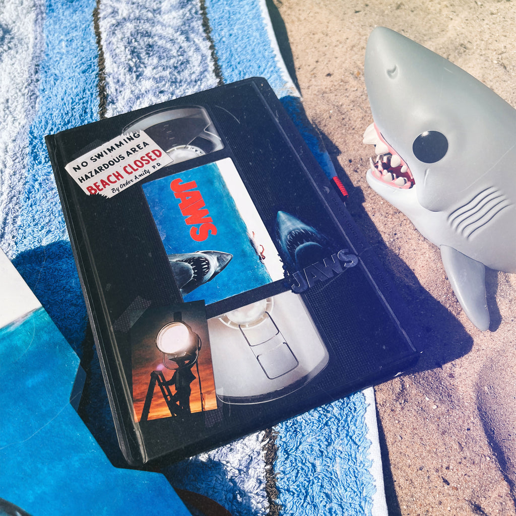 Produktbild Der weiße Hai - Beach Closed VHS Premium Notizbuch A5