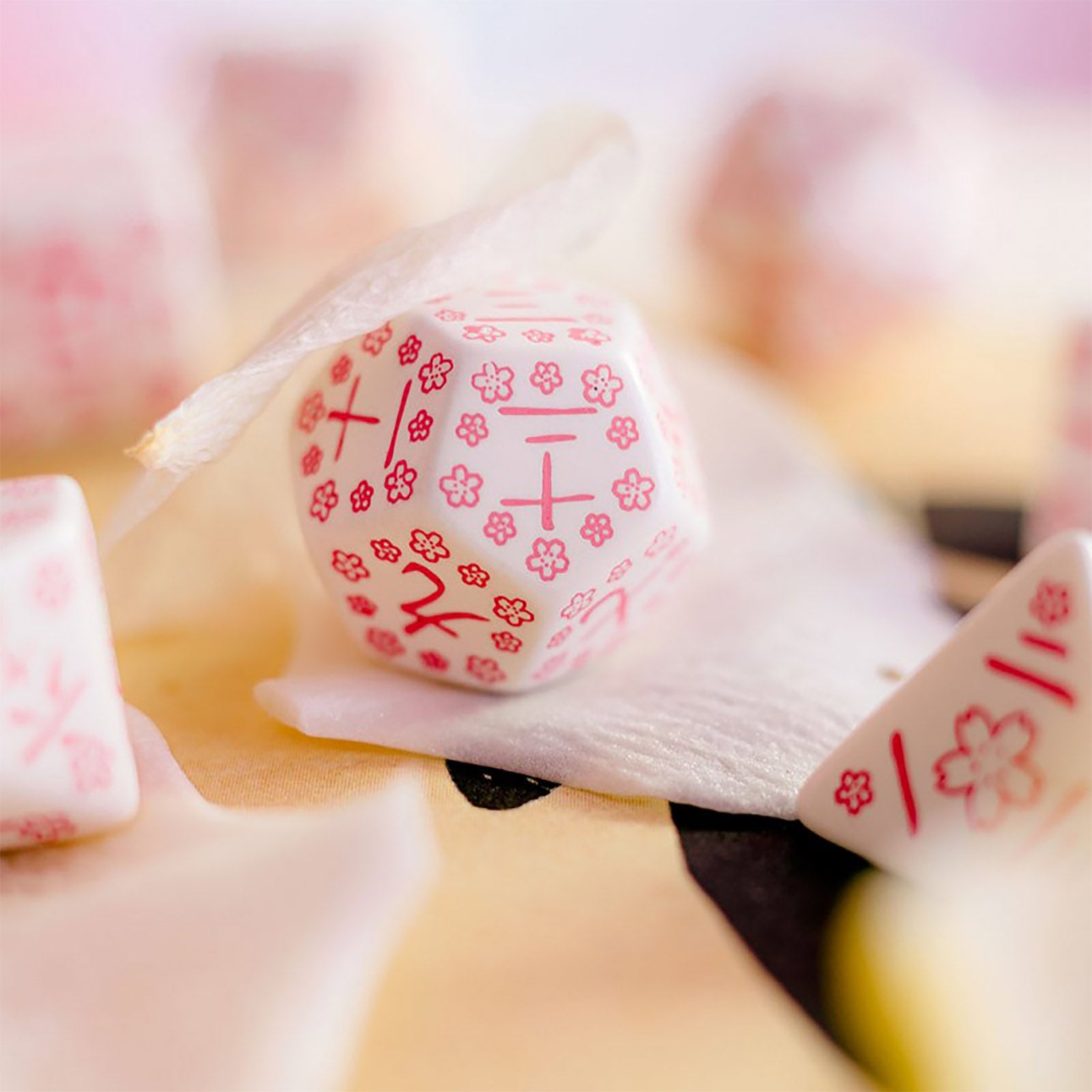 Produktbild Japanese - Cherry Blossom Petals RPG Würfel Set 7tlg
