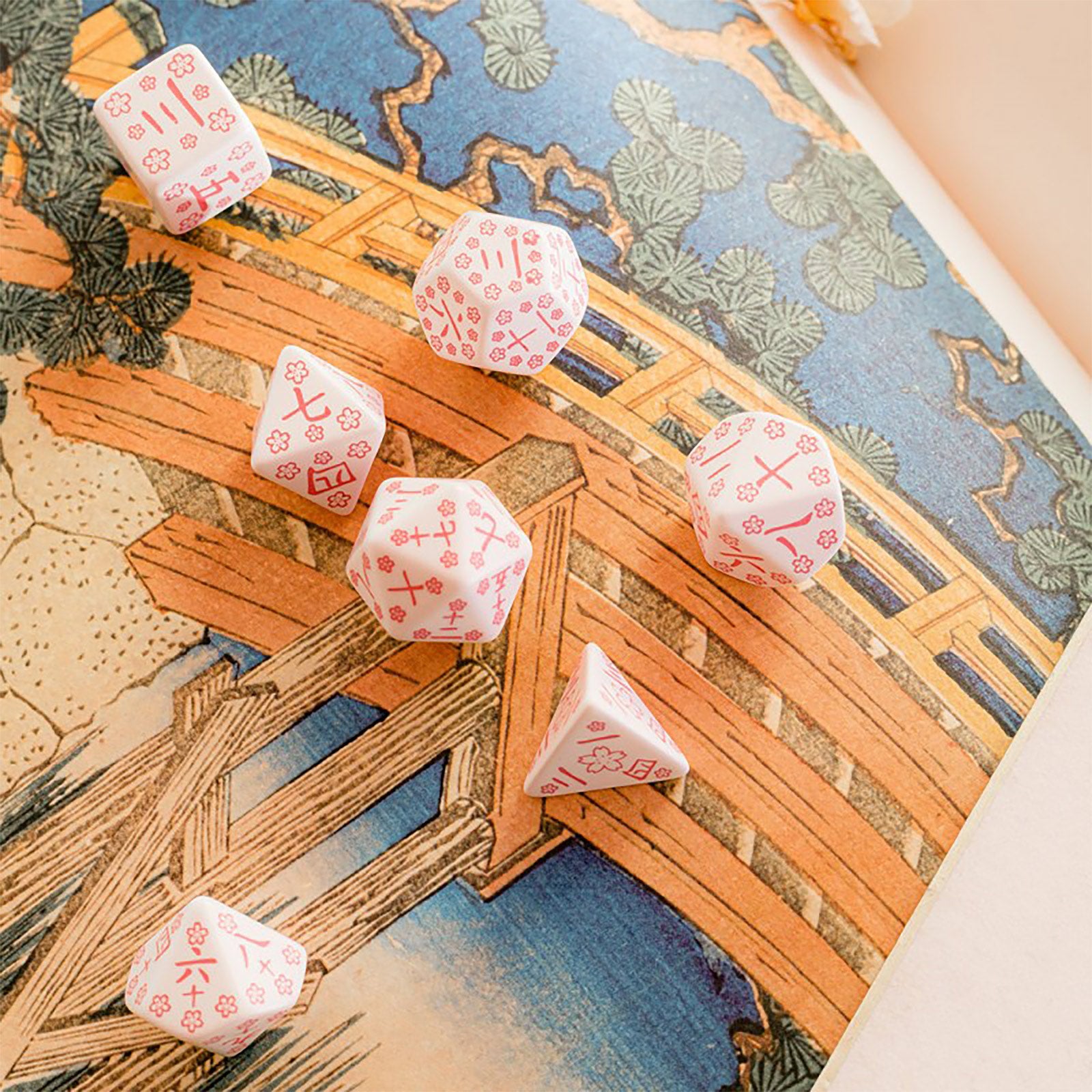 Produktbild Japanese - Cherry Blossom Petals RPG Würfel Set 7tlg
