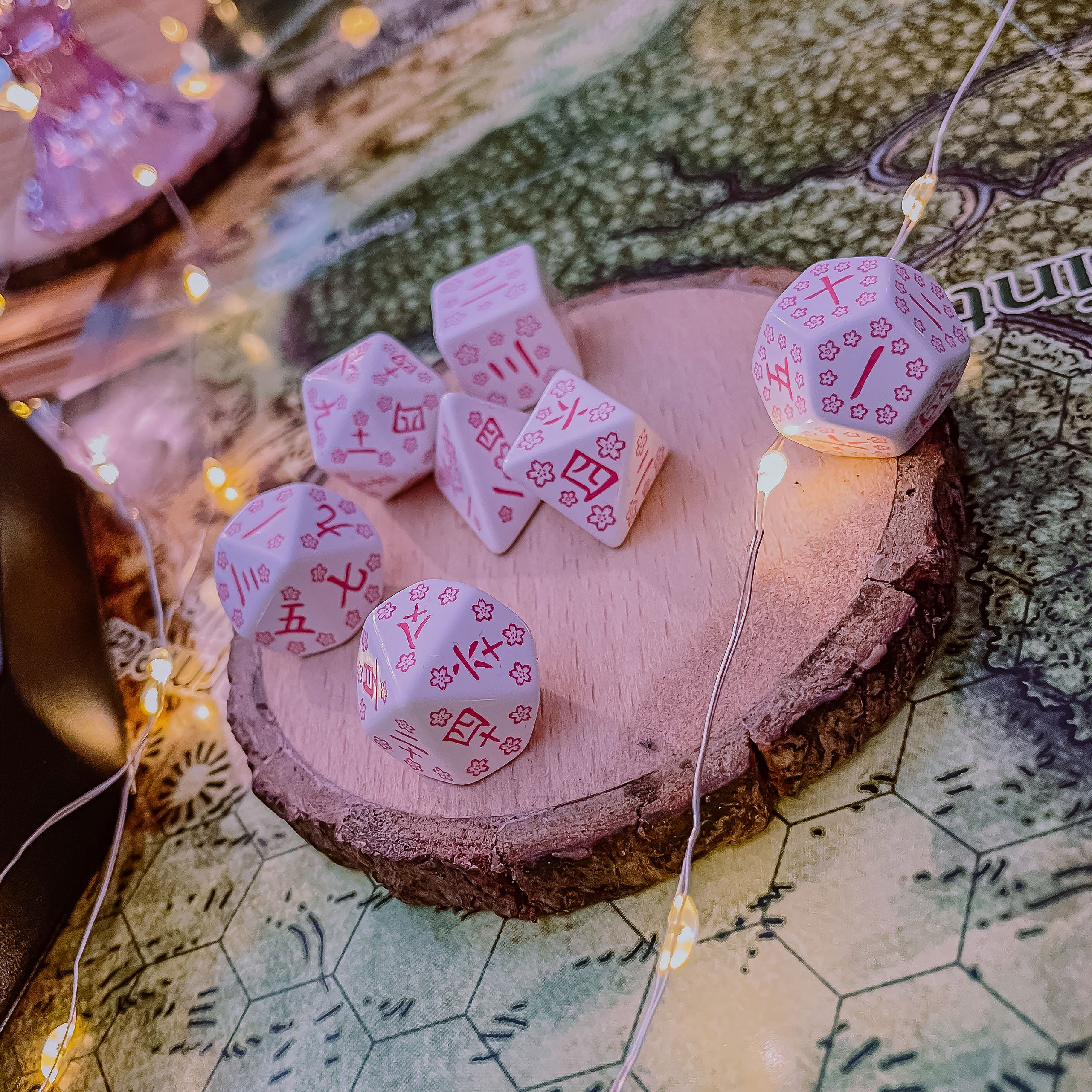 Produktbild Japanese - Cherry Blossom Petals RPG Würfel Set 7tlg