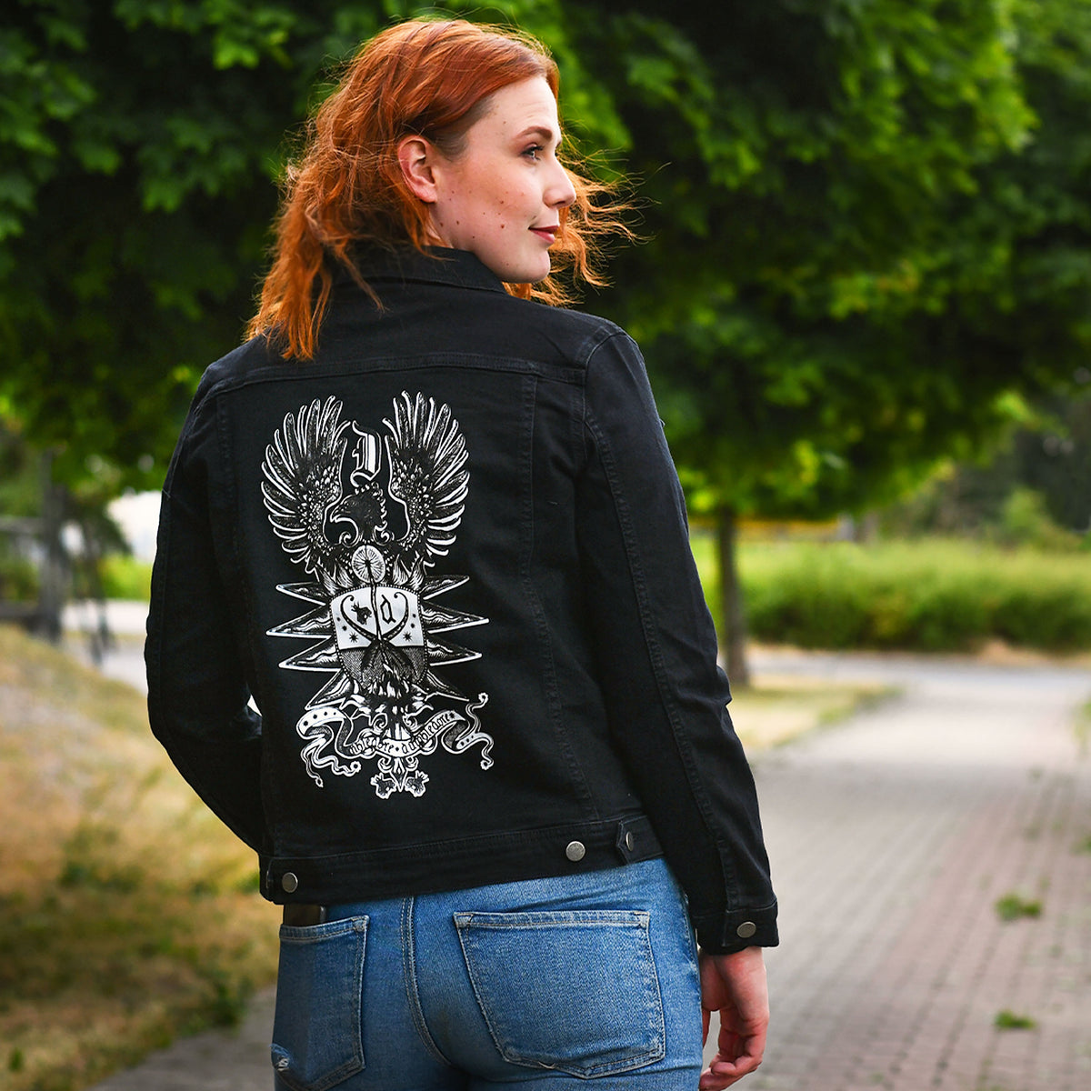 Produktbild Dumbledore Wappen Jeansjacke schwarz - Phantastische Tierwesen