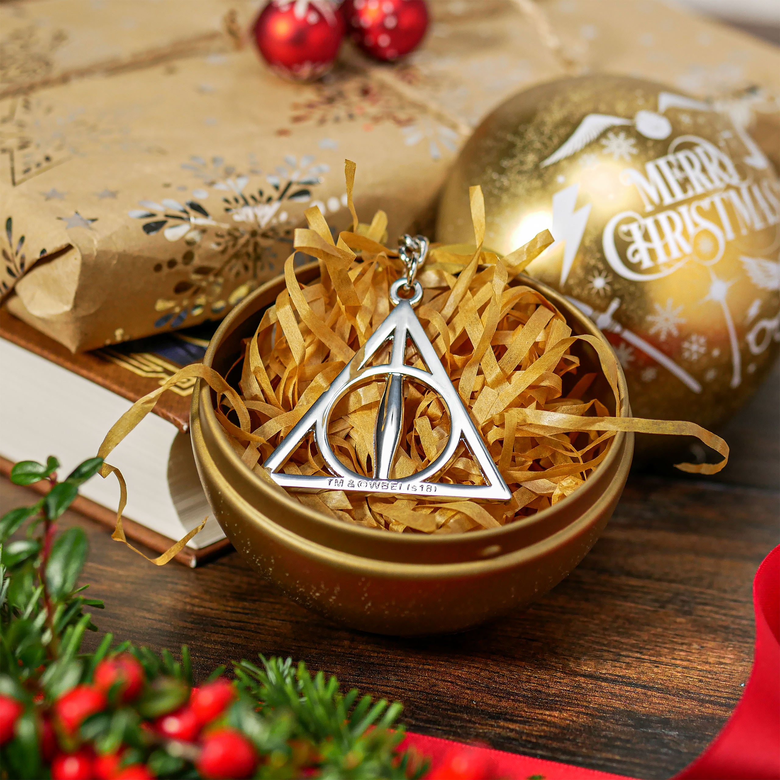 Produktbild Harry Potter - Weihnachtskugel mit Deathly Hallows Schlüsselanhänger