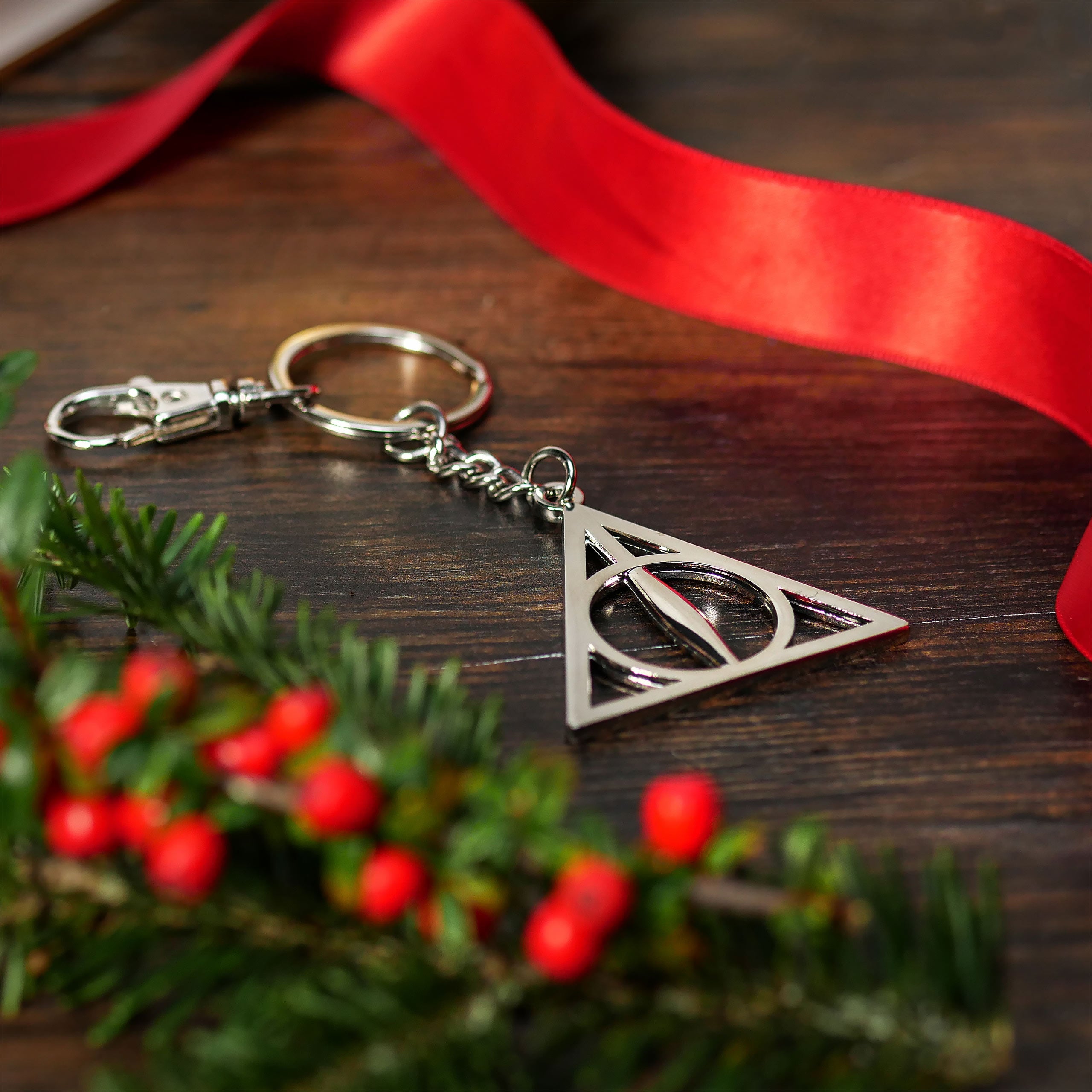 Produktbild Harry Potter - Weihnachtskugel mit Deathly Hallows Schlüsselanhänger