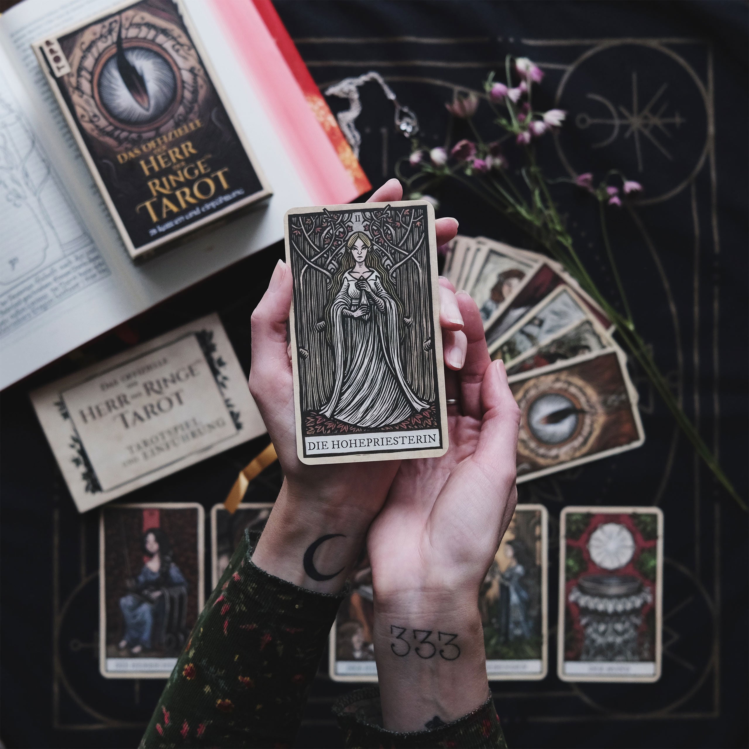 Produktbild Das Der Herr der Ringe-Tarot - Kartenspiel