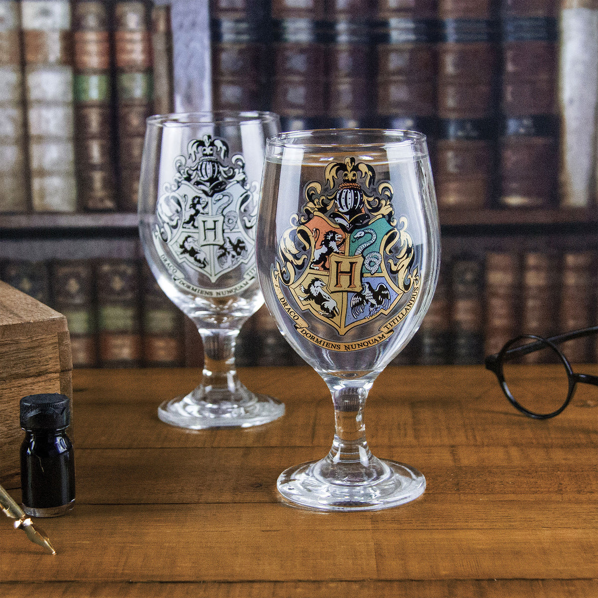 Produktbild Harry Potter - Hogwarts Wappen Farbwechsel Glas