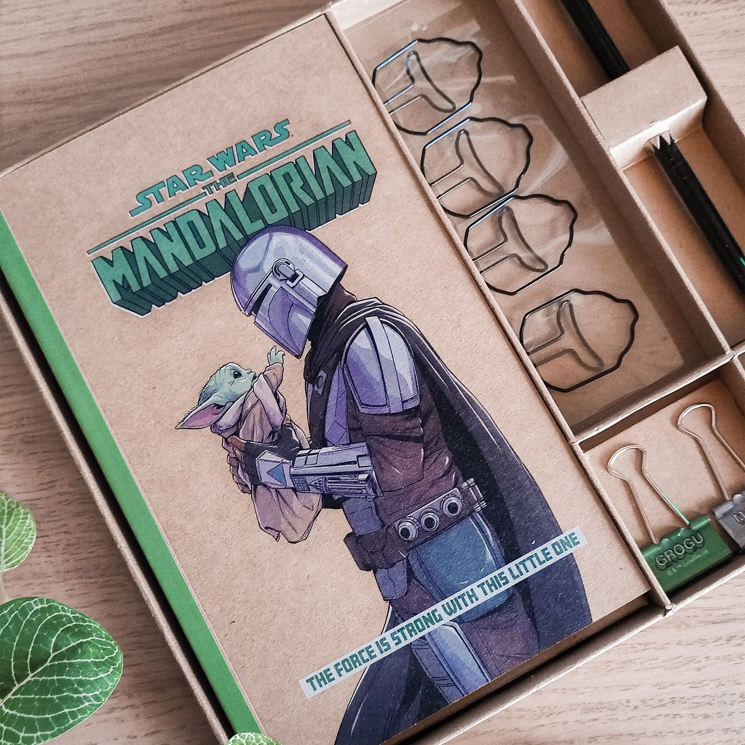 Produktbild Mandalorianer mit Grogu Schreibset - Star Wars The Mandalorian