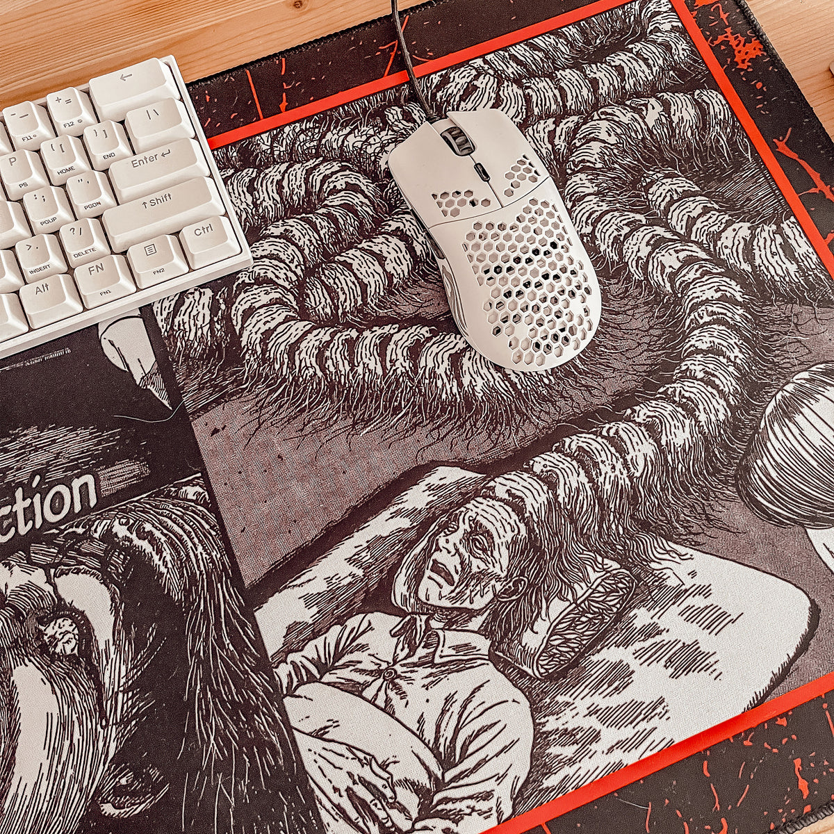 Produktbild Junji Ito - Honored Ancestor XXL Mousepad