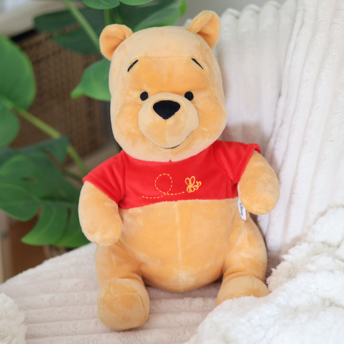 Produktbild Winnie Puuh - Plüsch Figur sitzend 30 cm