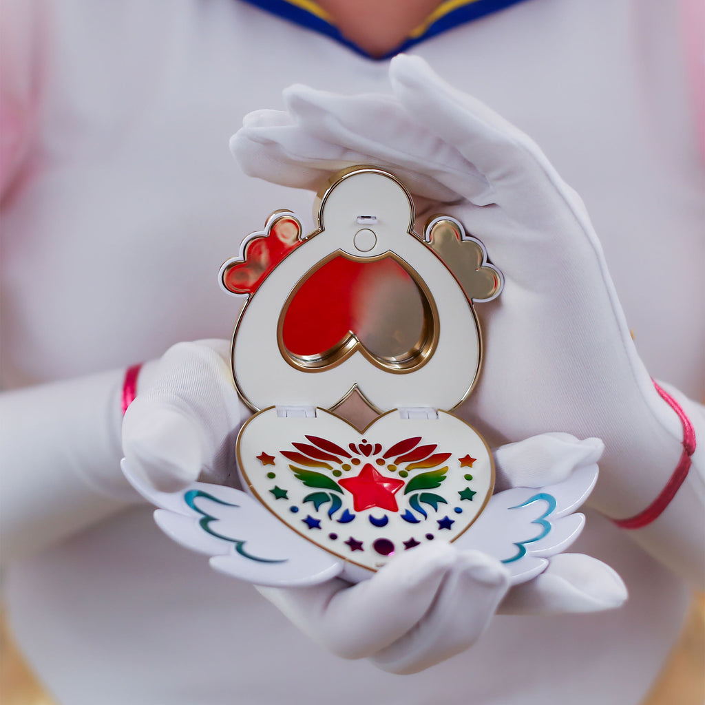 Produktbild Sailor Moon - Cosmos Eternal Moon Verwandlungsbrosche mit Licht- und Soundeffekten