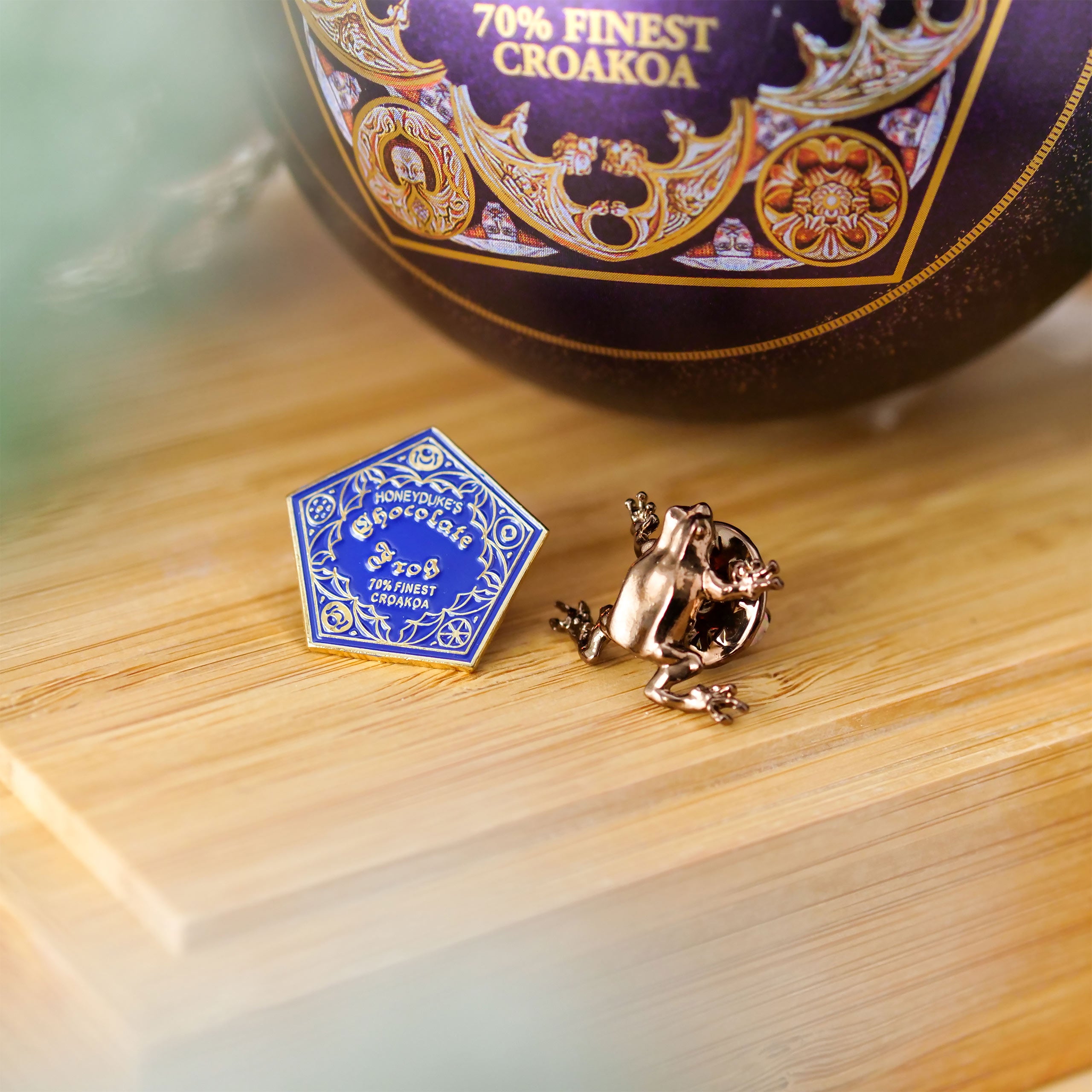 Produktbild Harry Potter - Schokofrosch Weihnachtskugel mit Pins