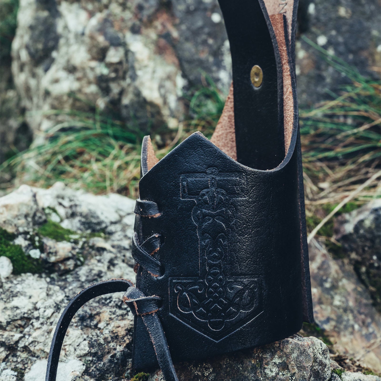 Produktbild Trinkhorn Halter Thors Hammer schwarz