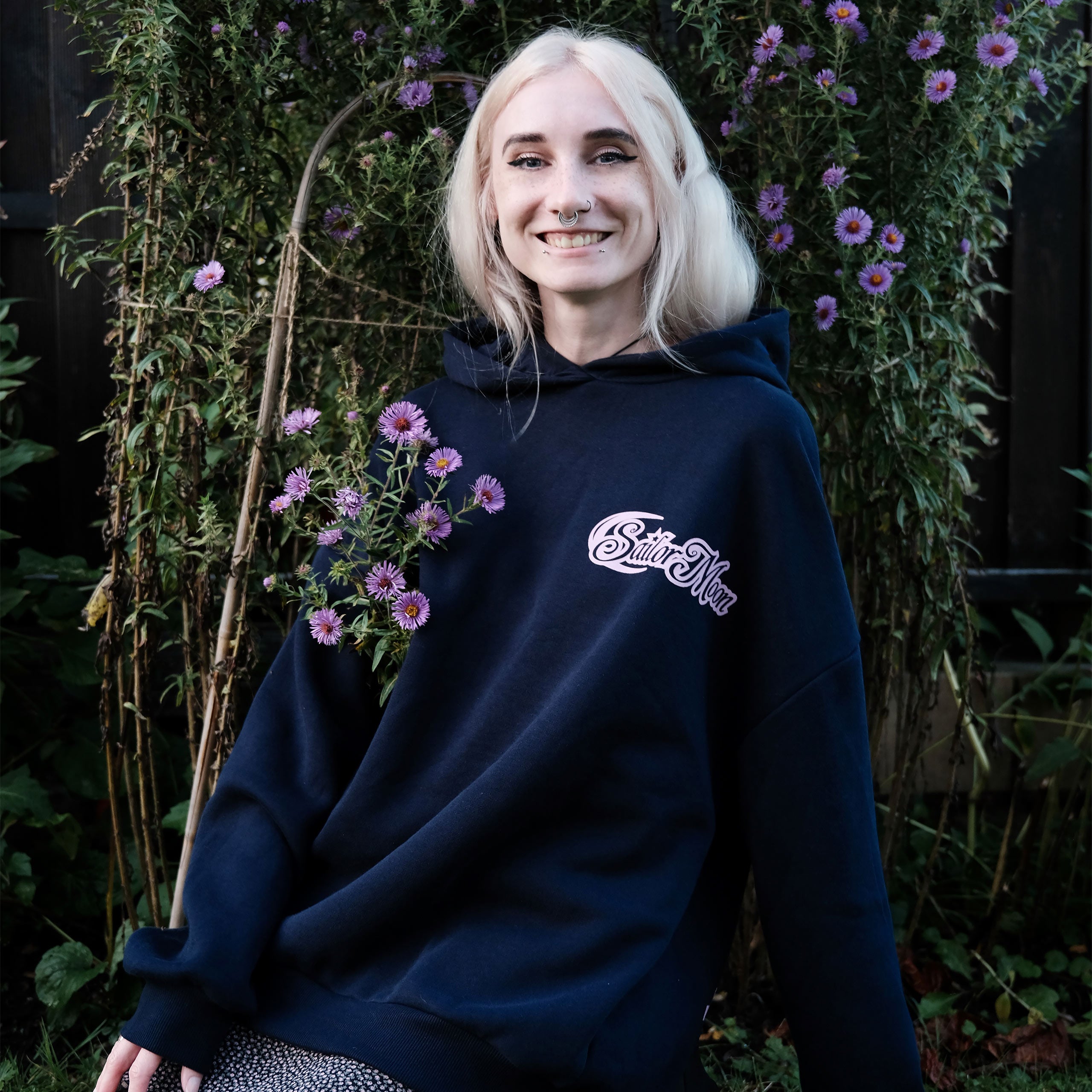 Produktbild Sailor Moon - Silhouette Hoodie blau