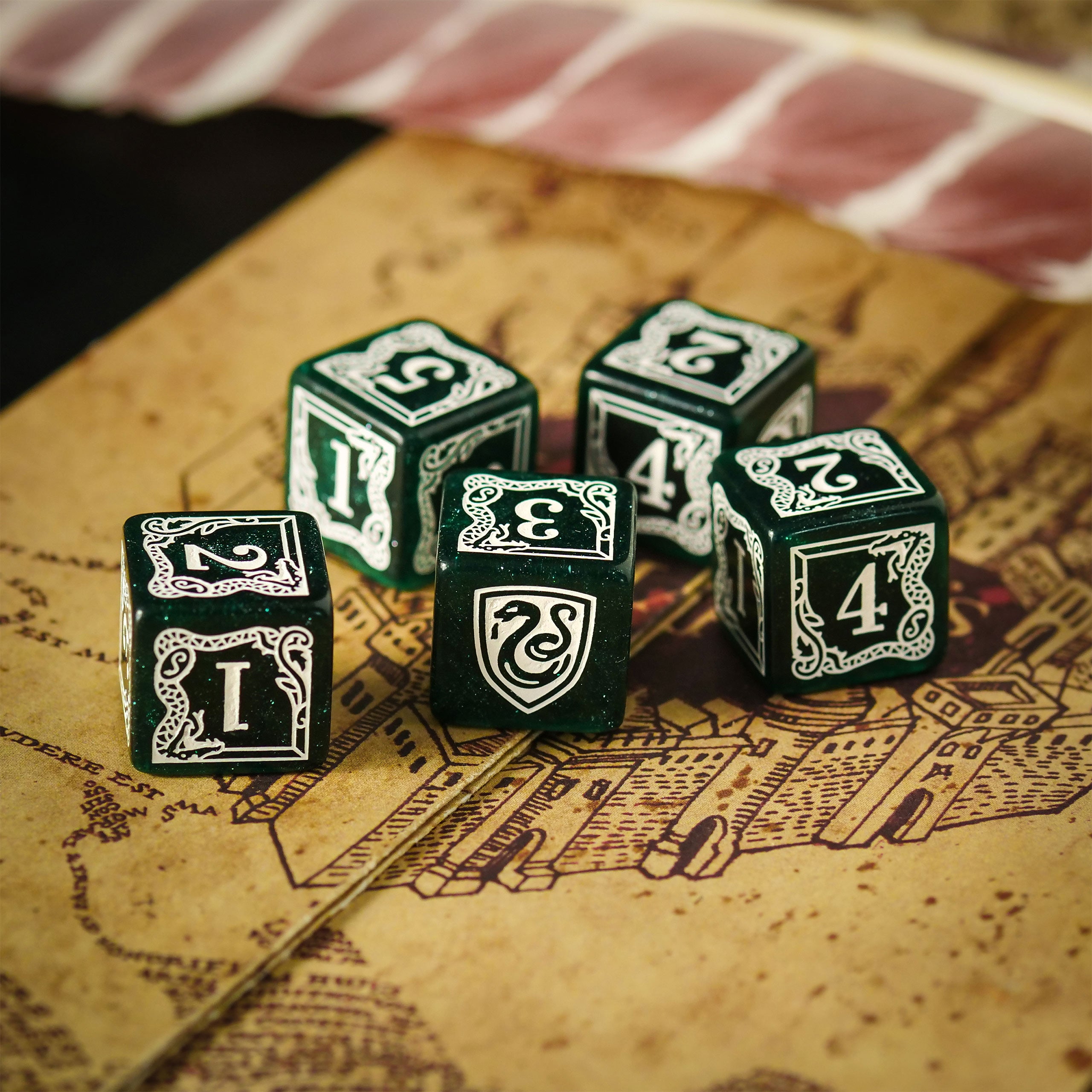 Produktbild Harry Potter - Slytherin RPG Würfel Set 5tlg mit Würfelbeutel grün