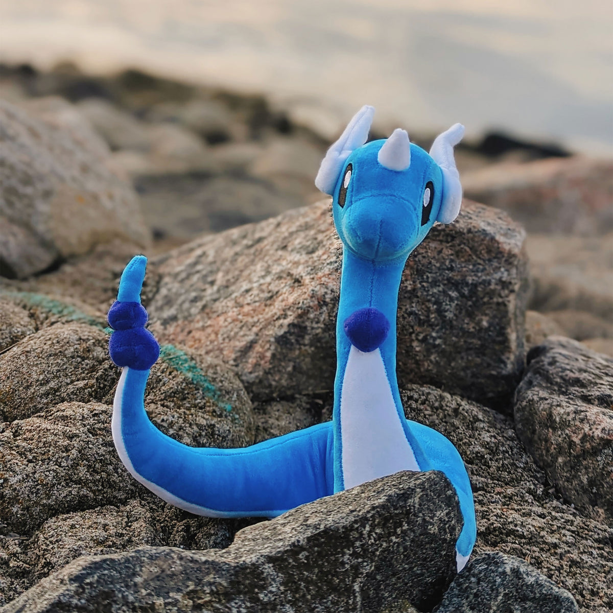 Produktbild Pokemon - Dragonir Plüsch Figur 30 cm