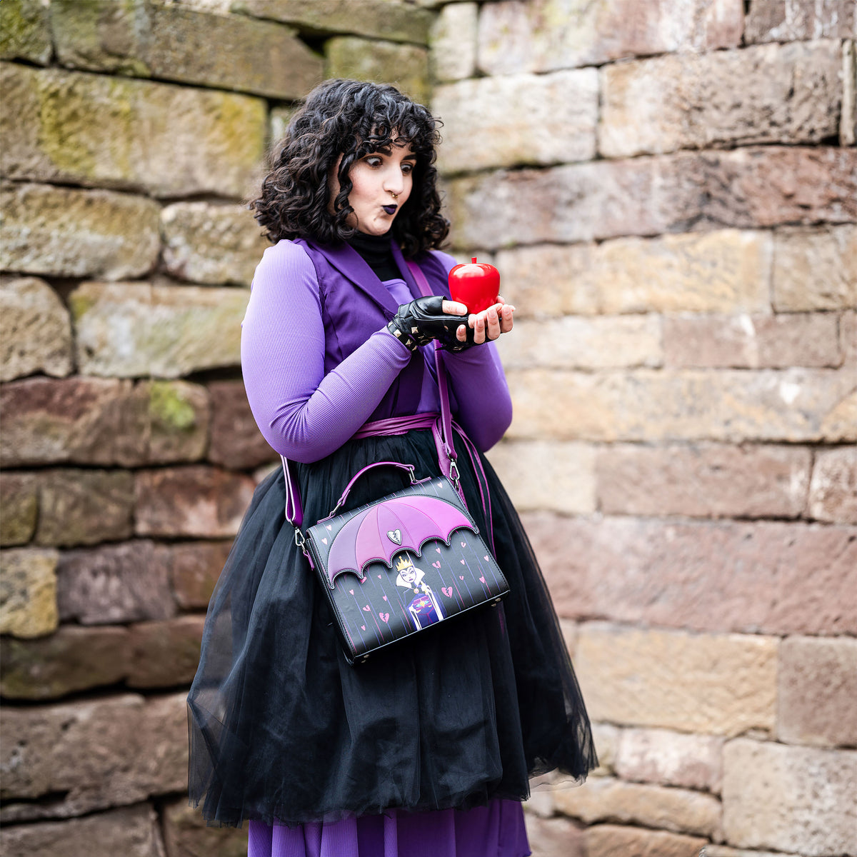 Produktbild Villains - Your Hearts Crossbody Tasche