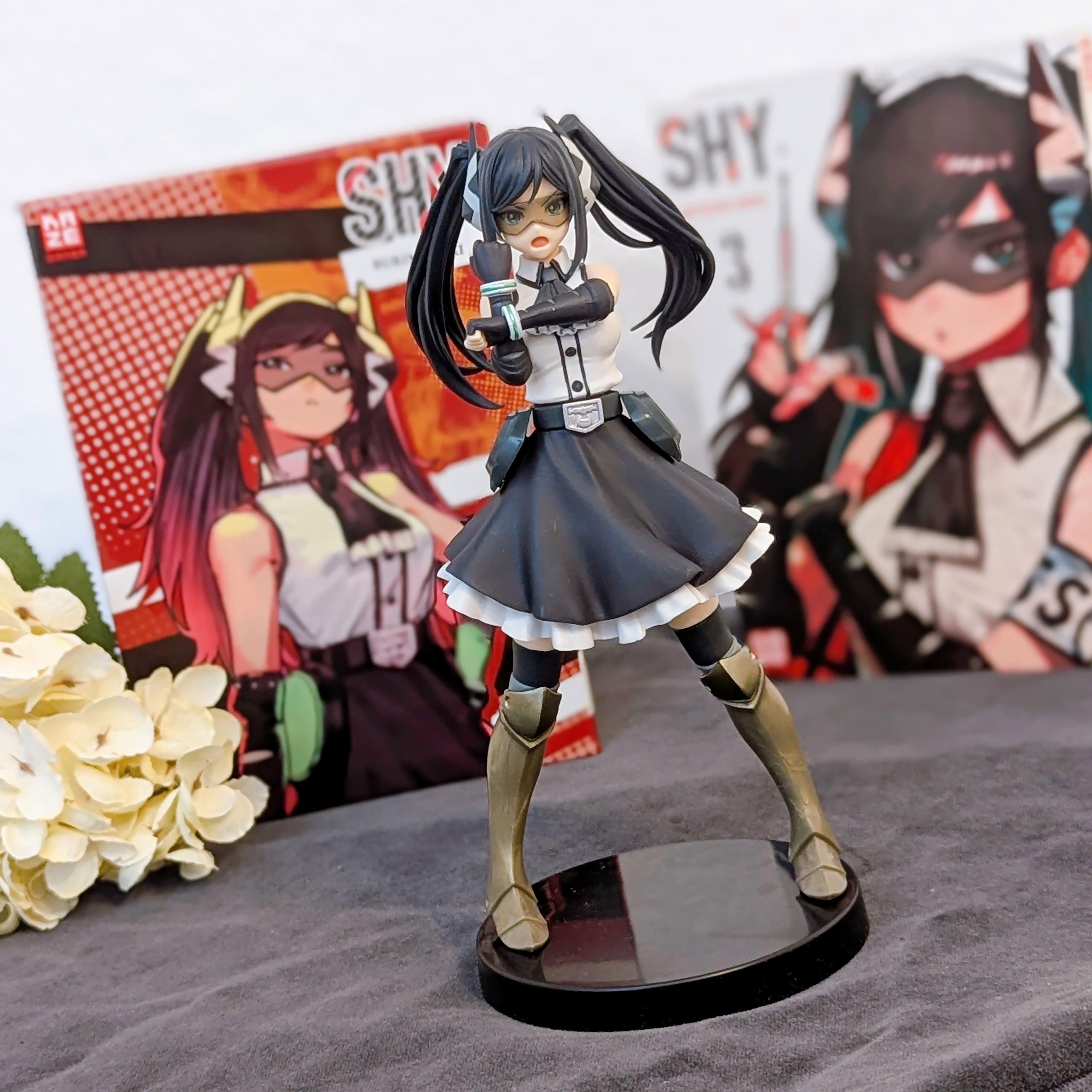 Produktbild SHY - Lady Black Figur