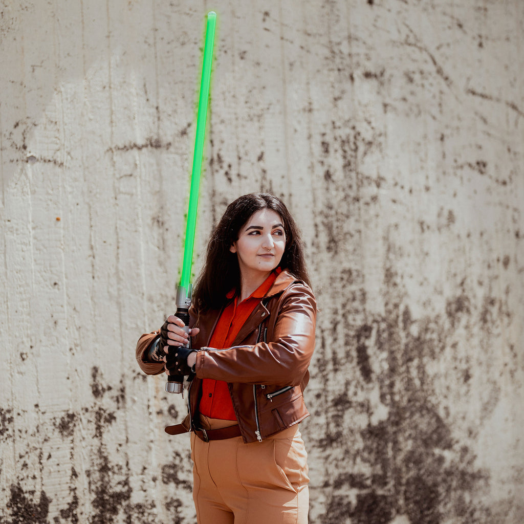 Produktbild Star Wars Ahsoka - Sabine Wren Force FX Elite Black Series Lichtschwert