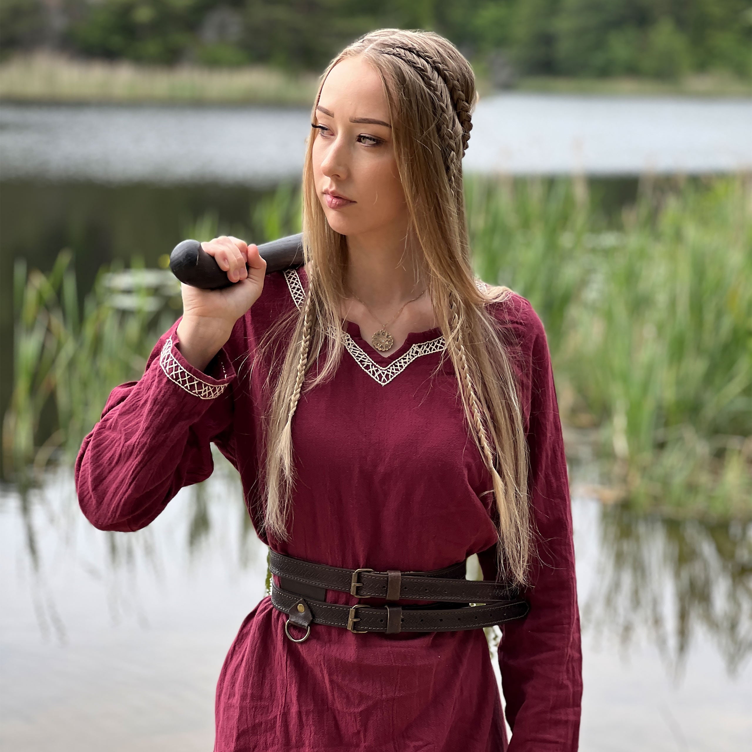 Produktbild Mittelalter Kleid mit Handstickerei rot
