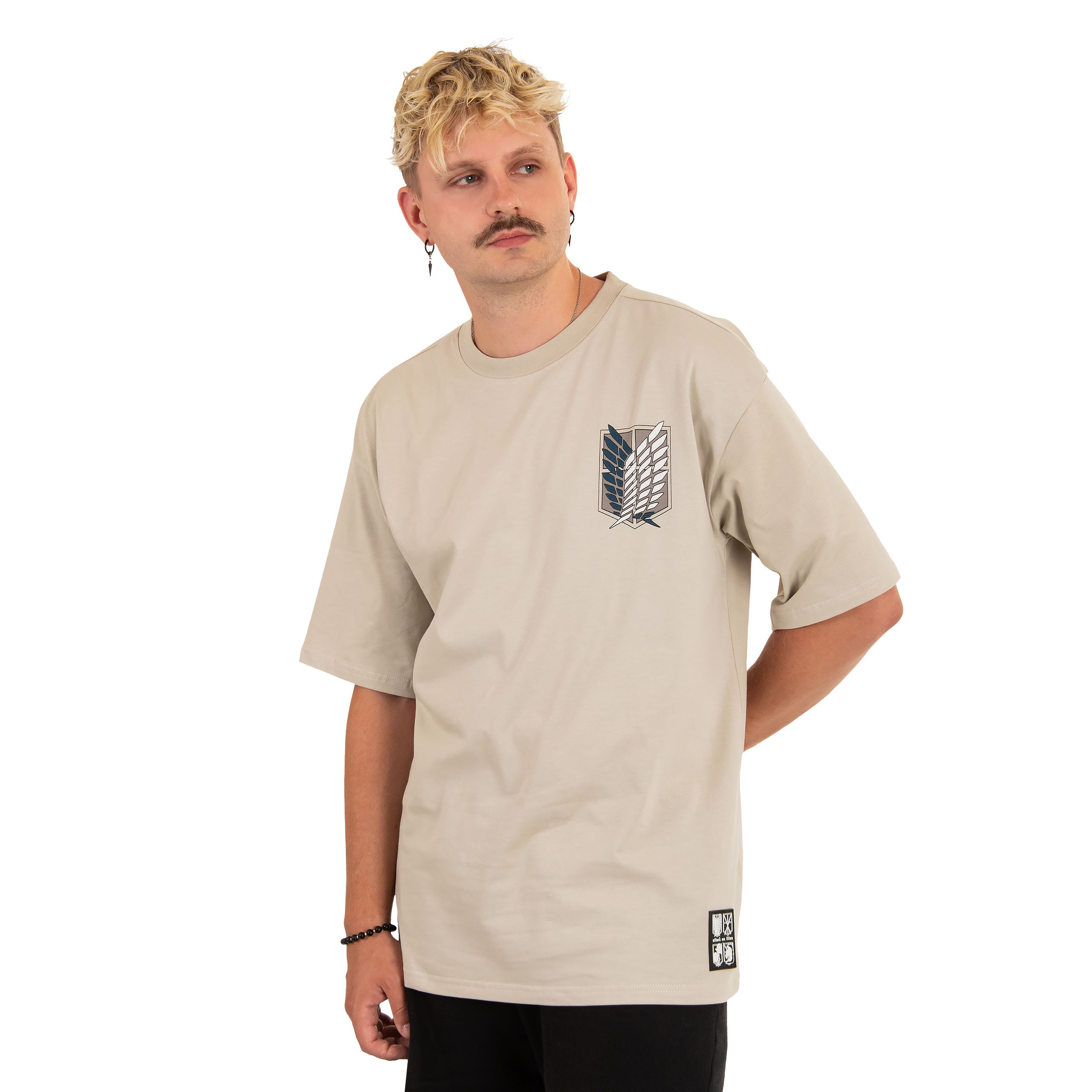 Produktbild Attack on Titan - Group Oversize T-Shirt beige