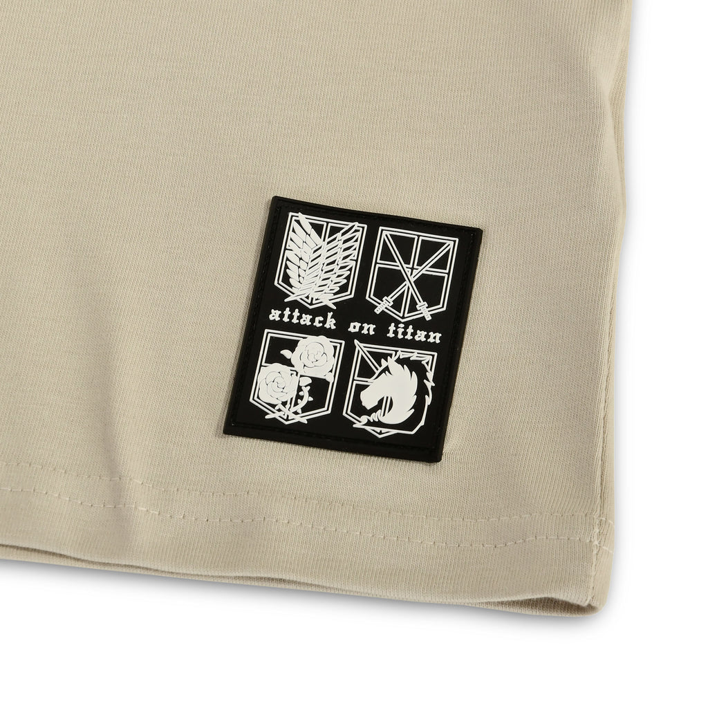 Produktbild Attack on Titan - Group Oversize T-Shirt beige