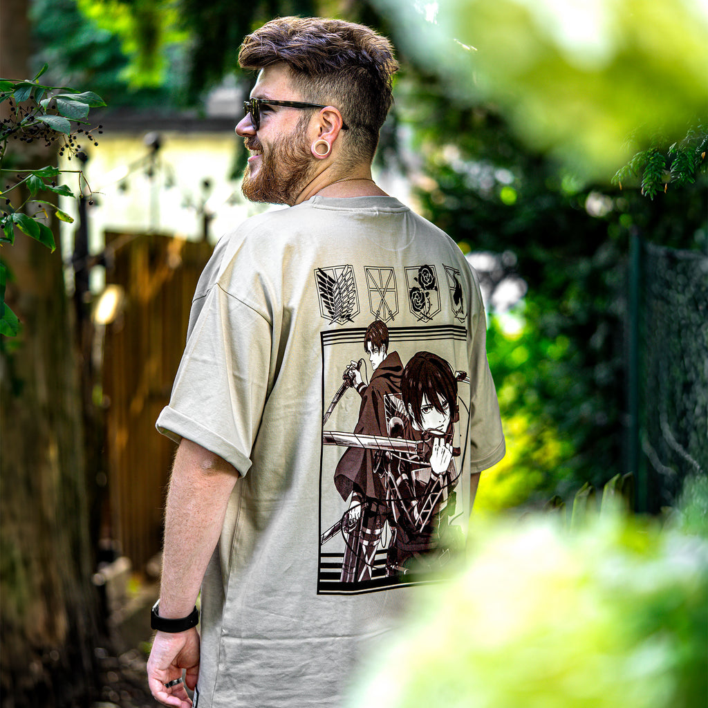 Produktbild Attack on Titan - Group Oversize T-Shirt beige